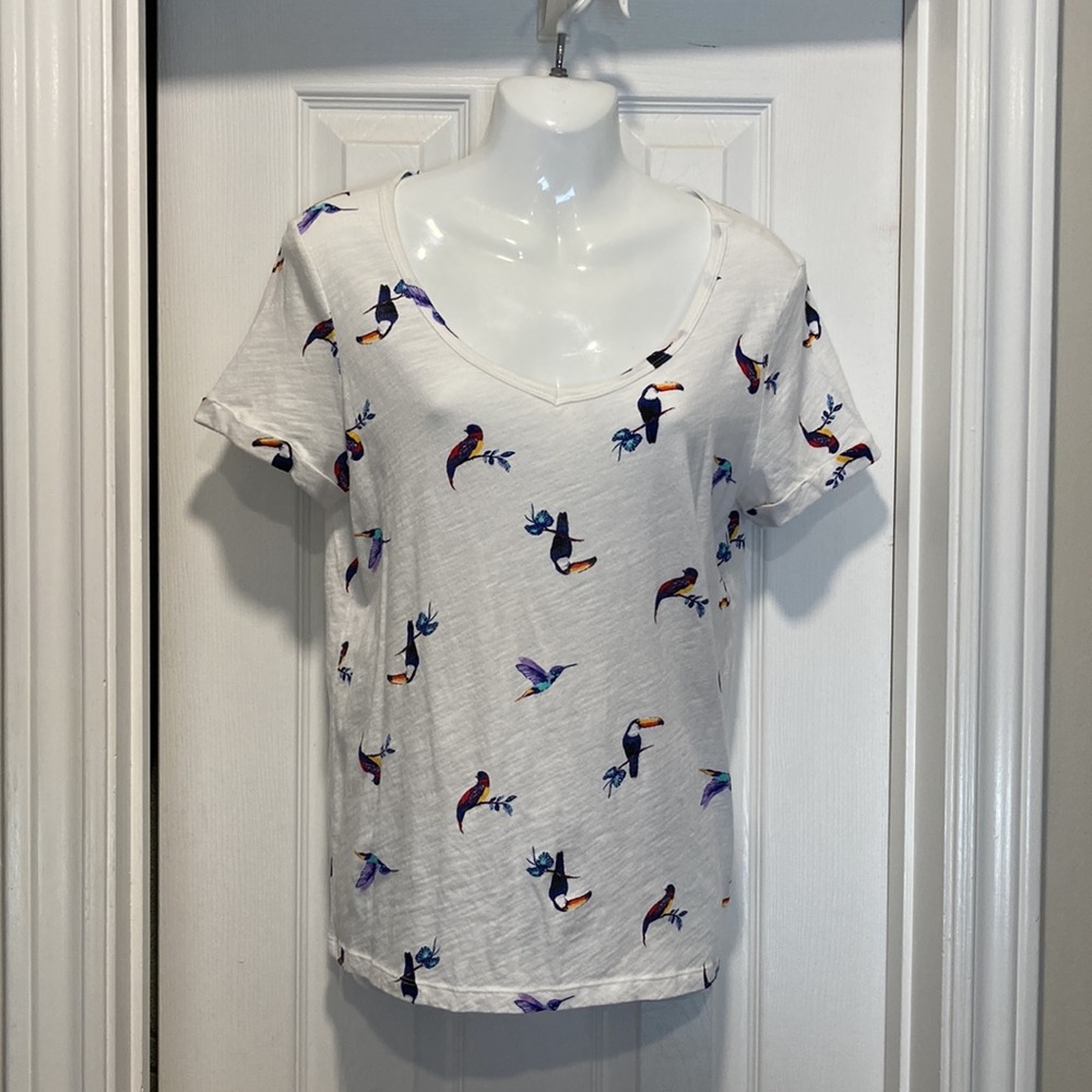 Lord & Taylor White V-Neck Rolled Short Sleeve T-Shirt Bird Design Sz PM